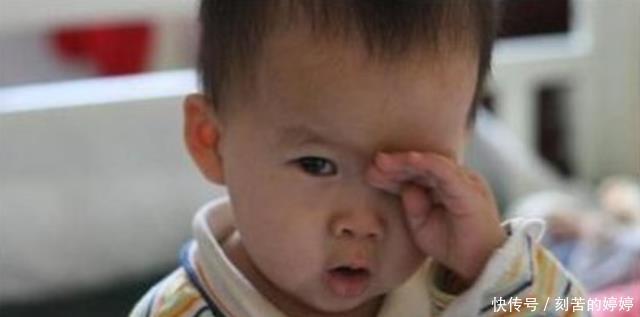 6个月女童泪流不止，医生将针扎入眼角，流出的液体让妈妈吓坏了
