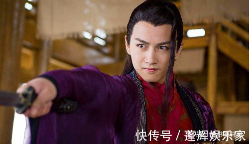 神功&笑傲江湖中,令狐冲得风清扬传授独孤九剑,却也因此错失一门神功