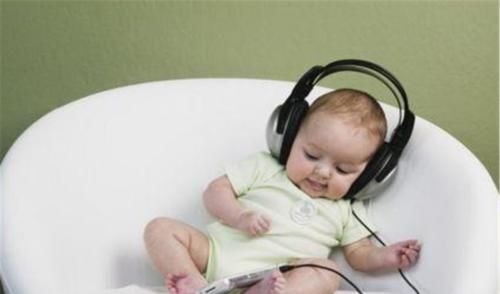 微笑|孩子智力发育情况,1岁内就有迹可循,有这3种表现多半是高智商