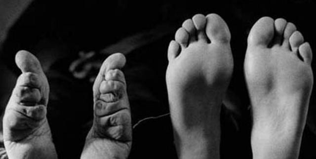 欧洲|中国女人裹脚,欧洲女人束腰,都可以理解,但日本这是在搞啥