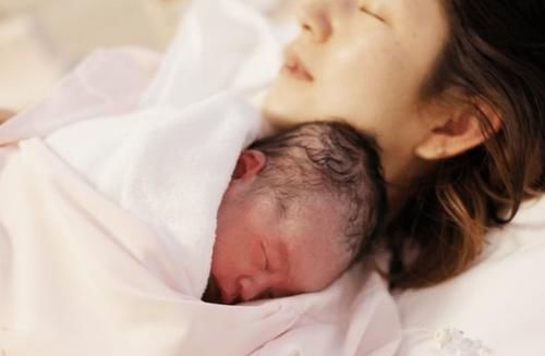 小婷|顺产究竟多“考验”妈妈?一组图带你领略,什么叫做为母则刚