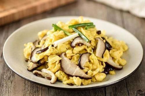  美食优选：香菇炒鸡蛋，上汤粉丝娃娃菜，丝瓜炒鸡蛋，香辣猪蹄的做法