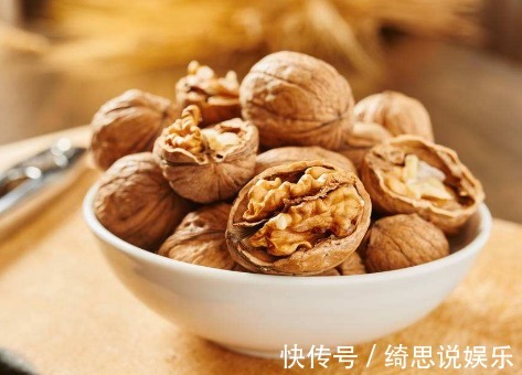 养肾|核桃能补脑养肾，但是千万不要与它一起吃，会造成腹泻甚至中毒！