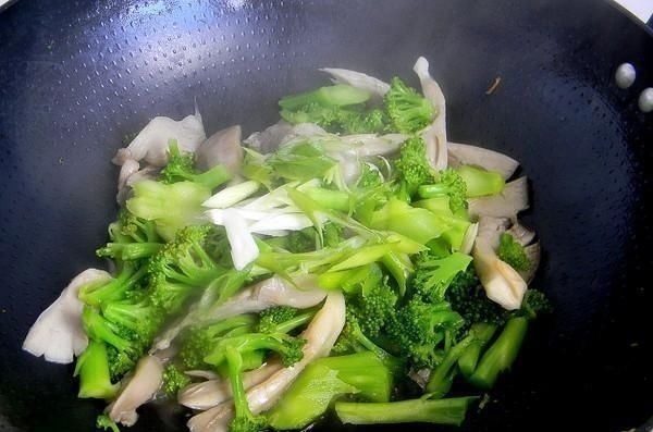 防脱发|医生不会告诉你,它是强碱性食物,补血防脱发,年纪大了要常吃