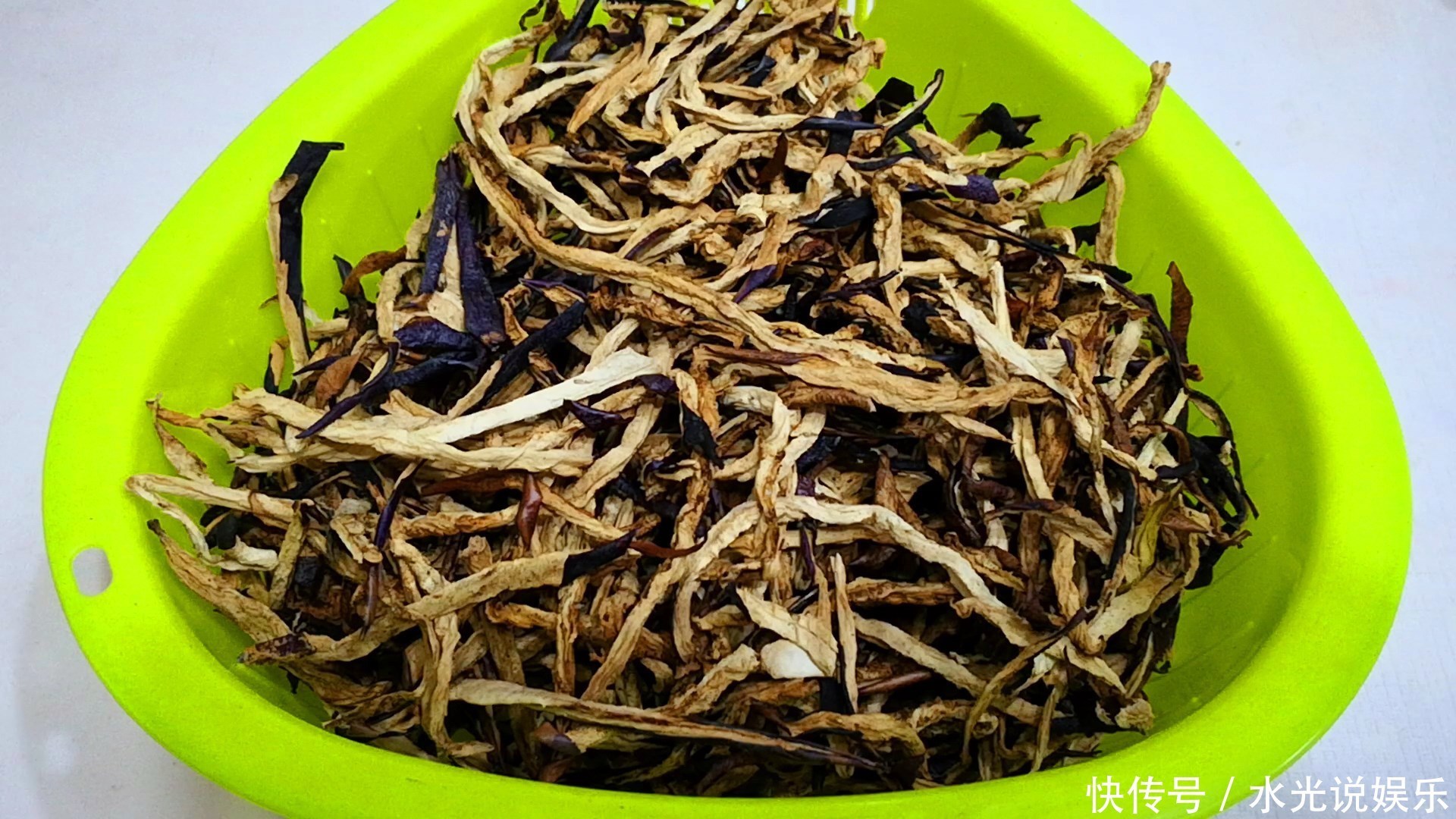 特别|此菜1元1斤没人要,晒干后价格贵了20倍,炖肉特香,吃一年不坏!