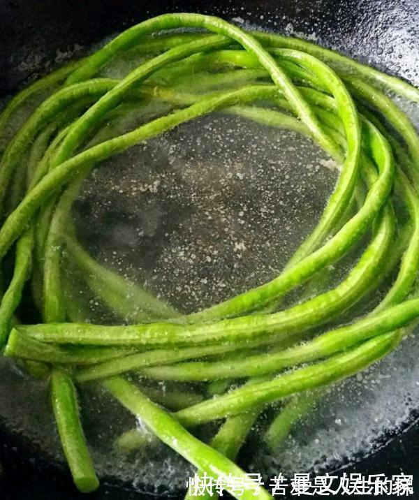 绿豇豆|这“碱性食物”女人要常吃,嘴巴不臭,头发乌黑,气色也变好了!