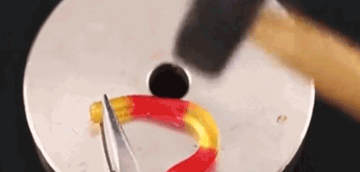 小郑|冰与干冰，一字之差！小伙选错致膝伤“雪上加霜”