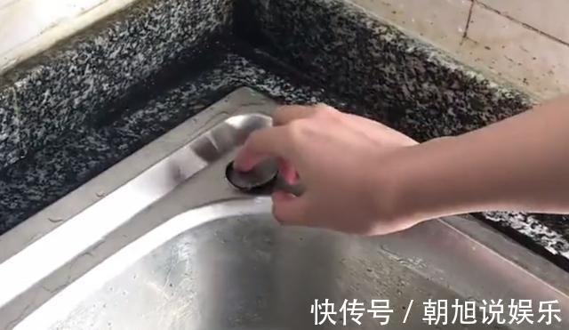 水池|洗了20年碗,才知道水池旁的小洞这样用!