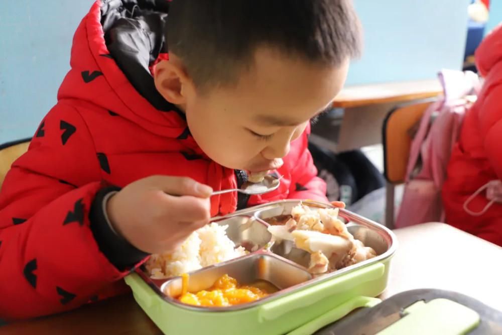  羊肉汤|太幸福了！冬至将临，幸福的海滨娃已经喝上羊肉汤啦！