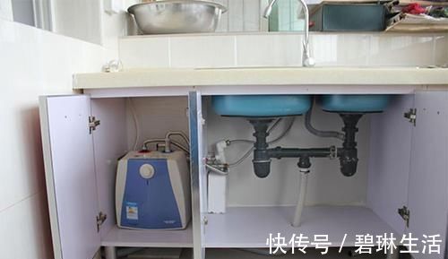 水管|厨房装修万万要这样安装橱柜，聪明人老早就知道，后悔我家装错了
