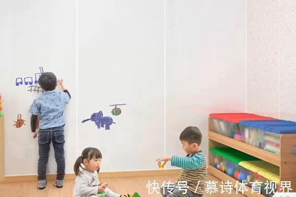 瓷砖|厨房墙面贴瓷砖早被淘汰了！现在都流行这种新型材料，高级又耐脏