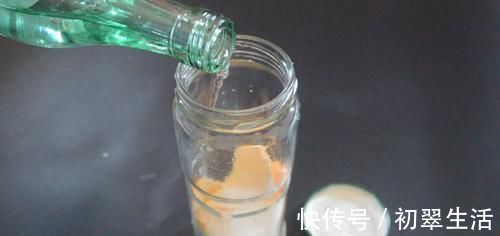 橘子皮|橘子皮放进白醋里泡一泡, 能为家里省下不少钱, 看完您会感谢我的