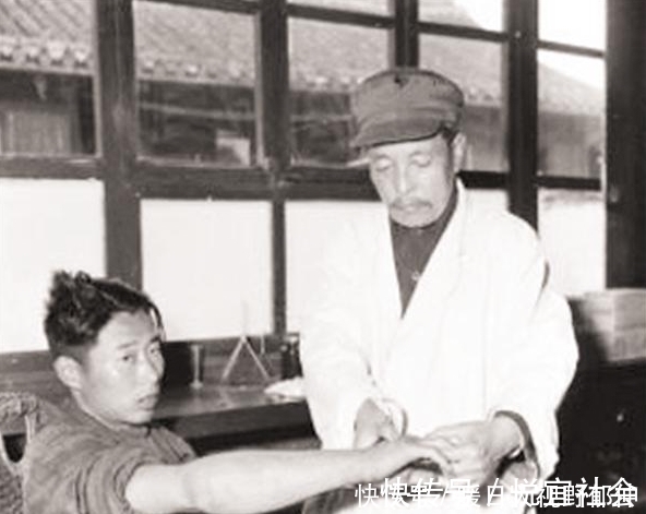 旷世神医@他目不识丁却是旷世神医,救无数人性命,克林顿称其“东方蛇仙”