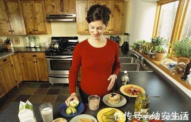 宝宝|怕孩子“随爹”，孕妈疯狂吃葡萄，孩子生下来后妈妈怀疑抱错