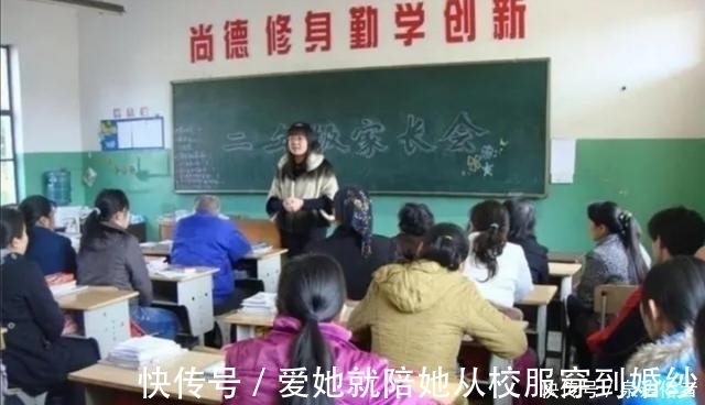 嫌弃|宝爸穿“工作服”参加家长会,被其他家长嫌弃,老师的话打脸众人
