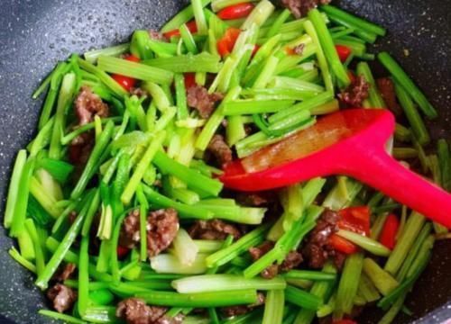 牛肉|天冷了,这肉要多吃,再贵也别省,简单炒一炒,营养互补,太香了