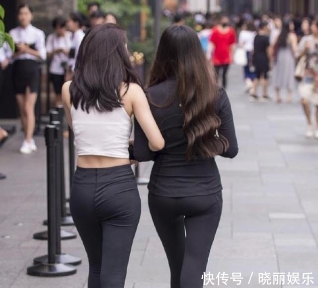 紧身 穿打底裤的美女那么的有气质,简单的装扮,连背影都很迷人