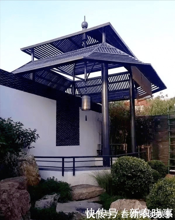 凉亭|农村建房还是有个院子好,养鸡养鱼种菜,占地一亩中式大院好安逸