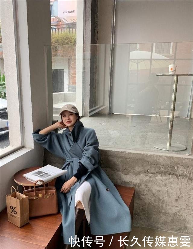 温柔|今年初冬,建议你穿“大衣+4款长裙”,温柔显气质,美得刚刚好