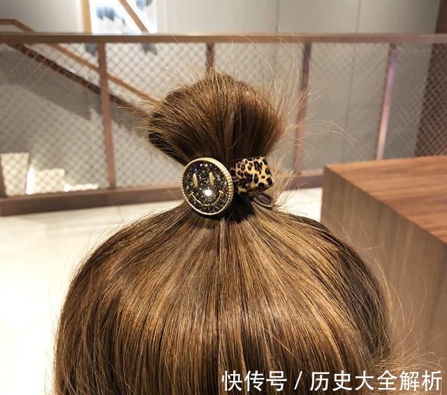 发夹|建议女士们出门,别披头散发!一定要扎个头发,不仅减龄更加干练!