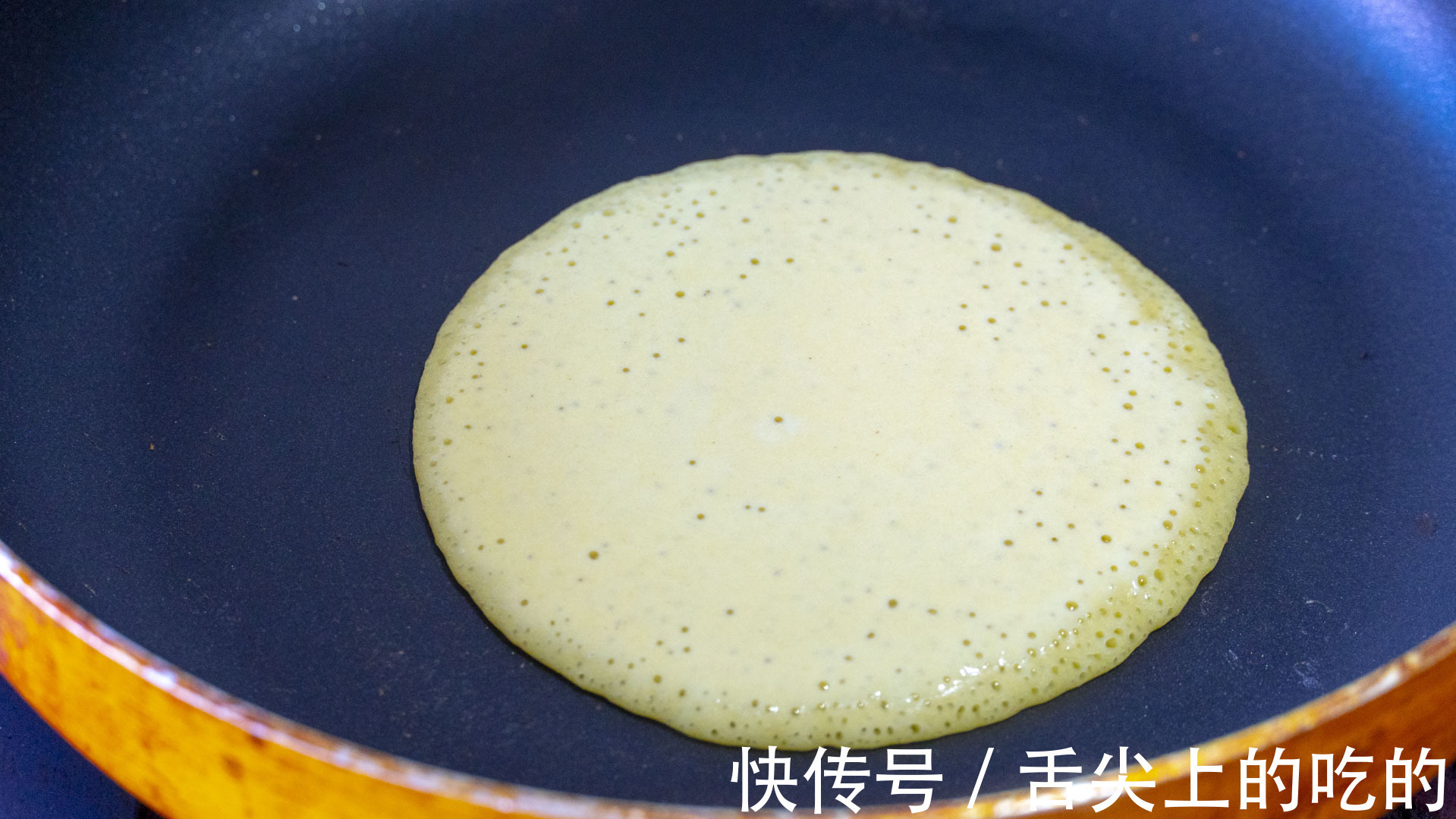 玉米面这样做,比蛋糕还好吃,柔软香甜,简单几步,2分钟出锅