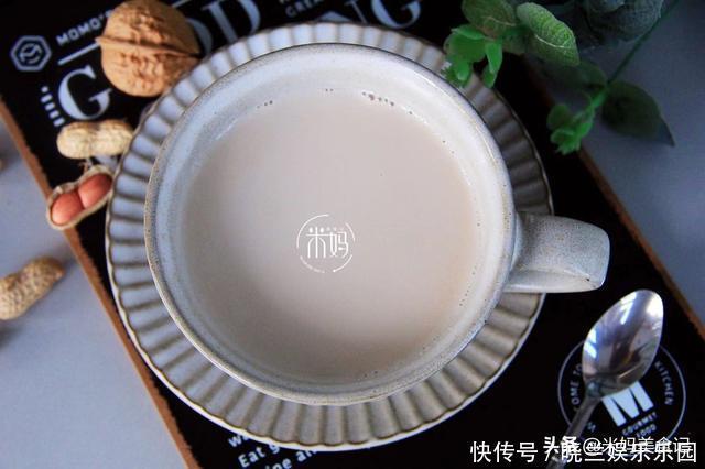 它比牛奶豆浆更营养,早餐喝一杯,孩子脑子聪明又长个!