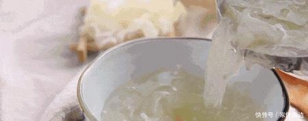 炖银耳汤直接放糖是大错特错的!多加这1步,银耳清甜粘稠出胶快!