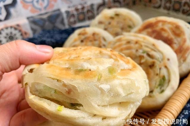 天冷,早餐女儿就爱这一口,外酥里软,一咬掉渣,顶饱又抗饿