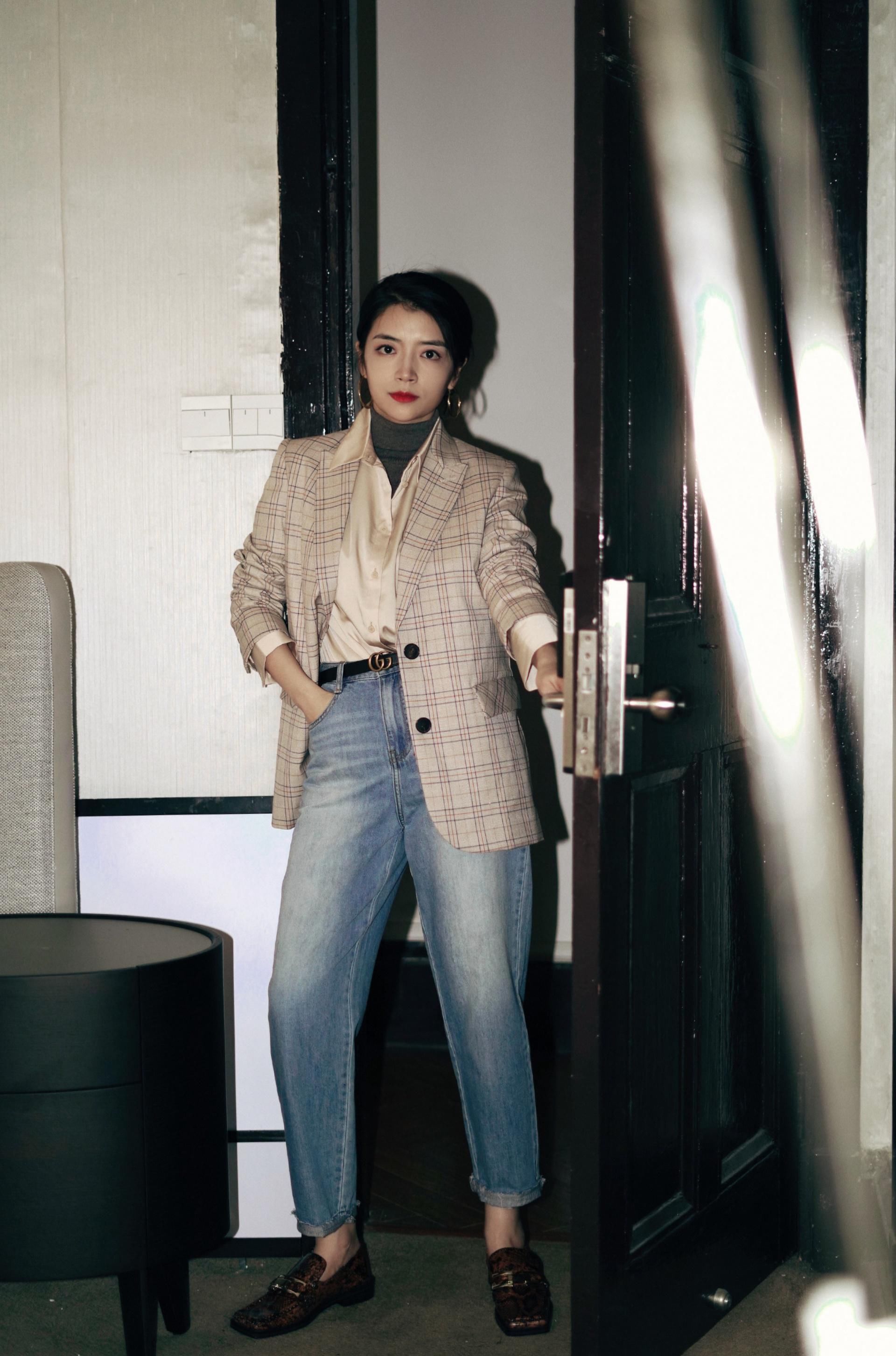 穿衣搭配没有特色？试试叠穿吧，用最基础的单品穿出独特的气质