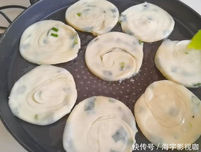  全家人|早餐别再吃油条了，1块钱饺子皮，一擀一卷，5分钟解决全家人早餐