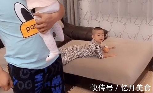 儿子|奶爸防女儿“偷吃”苹果却被儿子截胡,所谓“螳螂捕蝉黄雀在后”