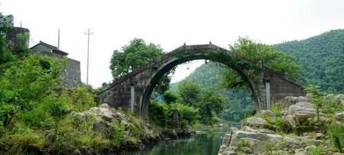 文物|“古桥悬剑”数百年,竟是不朽不腐的文物,专家却不敢摘下来研究