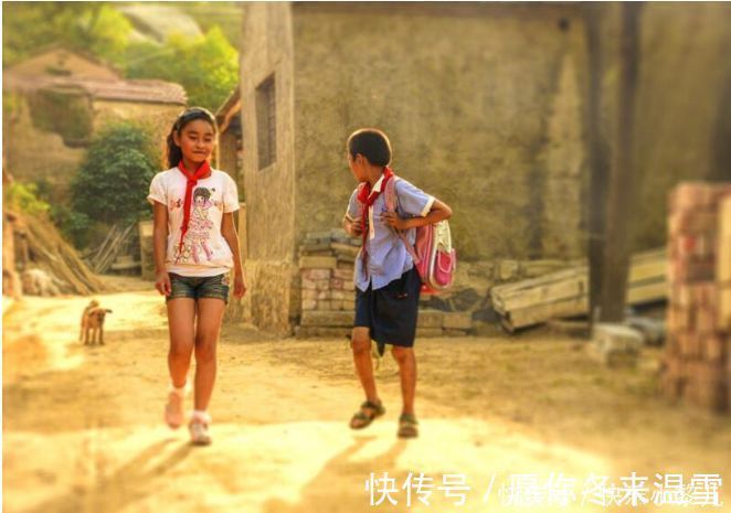 心理健康|11个姐姐凑32万给弟弟买房,网友:为了报答父母“不杀之恩”