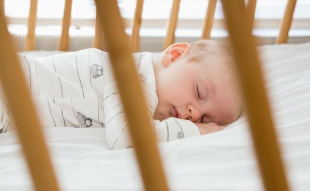 父母|6岁男孩要和爸妈分床睡吗?当然要!不仅要分床睡,还应该分屋睡