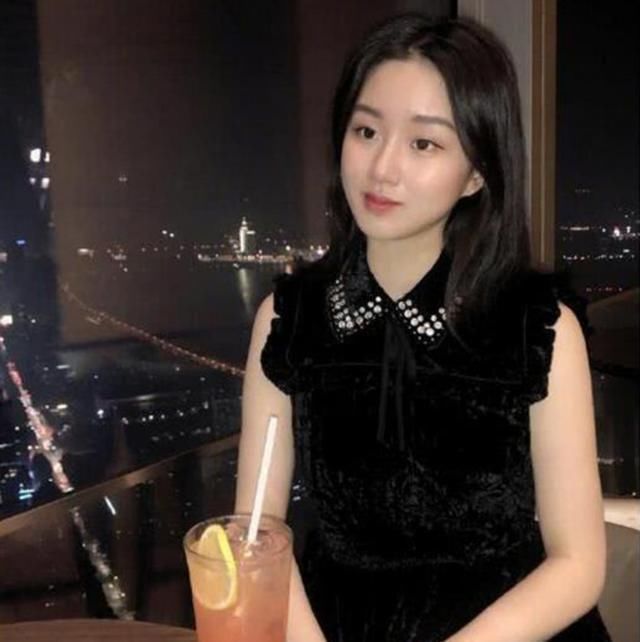 攀亲家|孟非女儿初长成,23岁颜值神似章泽天,难怪郭德纲着急“攀亲家”