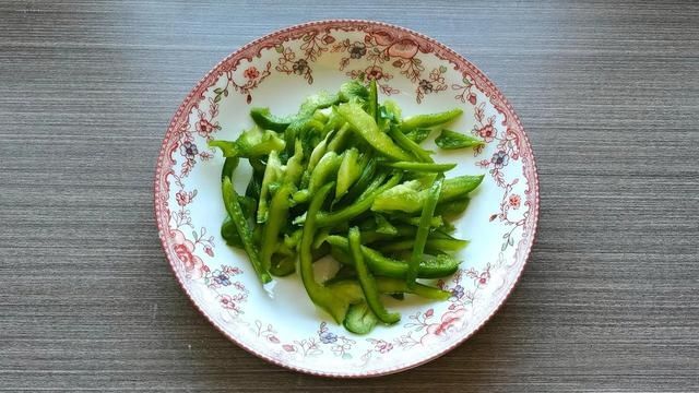 豆腐干的好吃做法，鲜香开胃，下饭太香了，全家老少都爱吃