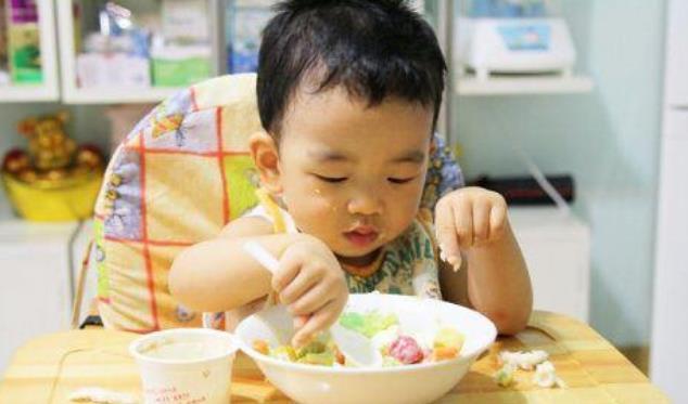 犯错|夏天到了,家长别在这3件事上犯错!不然耽误孩子长高,要知晓