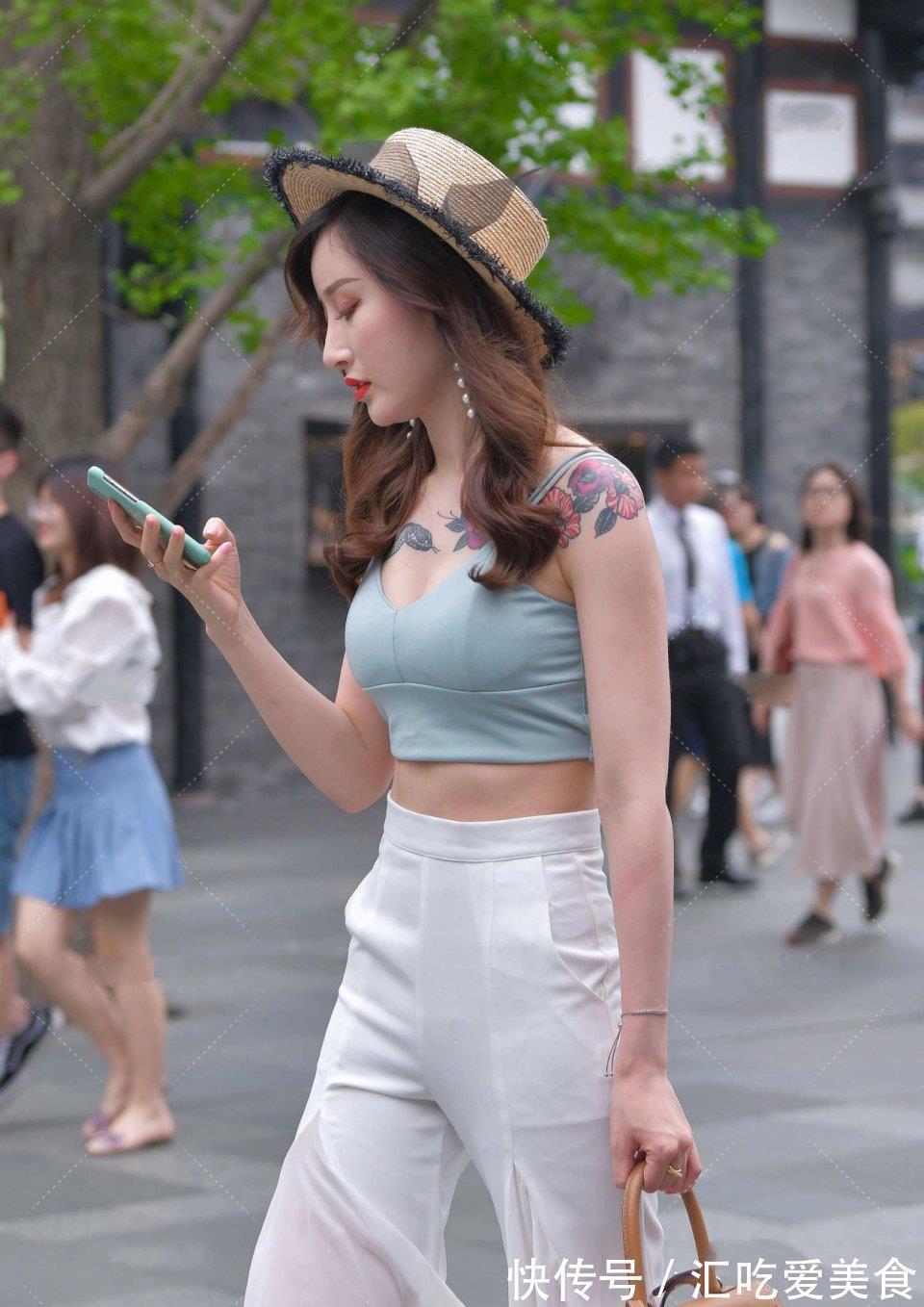 穿搭|衬衫的“高级穿搭”示范，搭配半身裙温柔优雅，干练大气