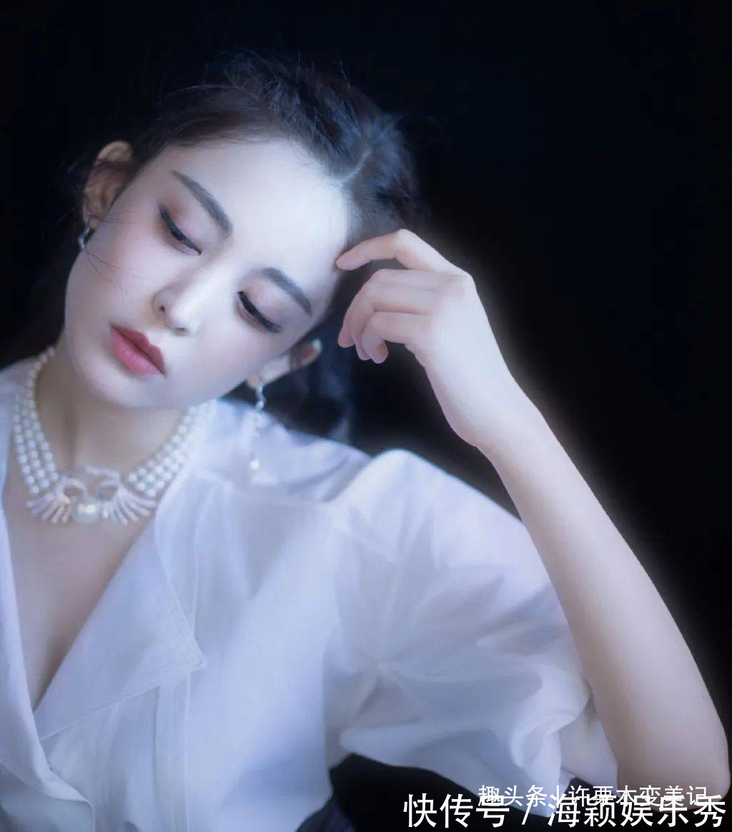 珍珠项链 女人过了45岁,建议少戴这4种“首饰”,显廉价不说还没气质