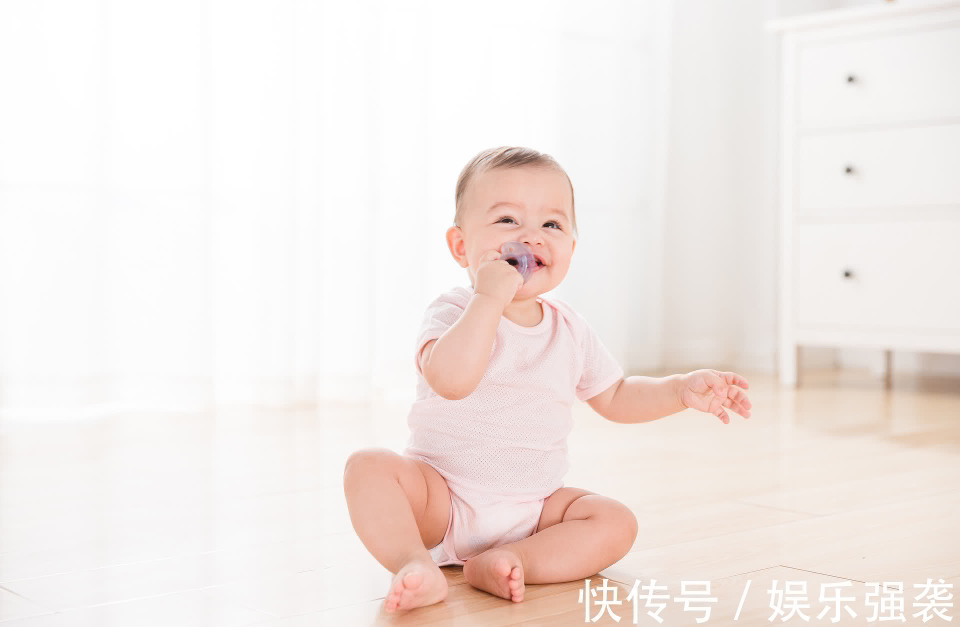 生长发育|7个月是孩子成长的分水岭，生长发育变化大，妈妈养育要抓住重点