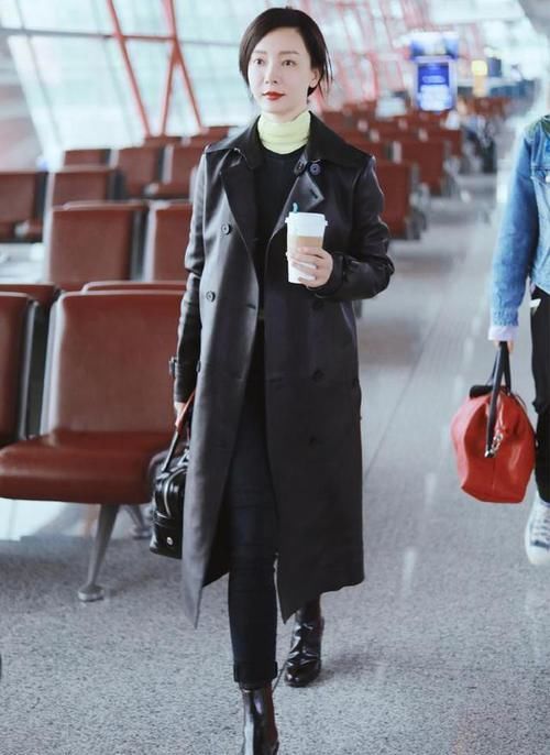  别总|40多岁的女人别总穿羽绒服！多试试这4款外套，时髦保暖又洋气