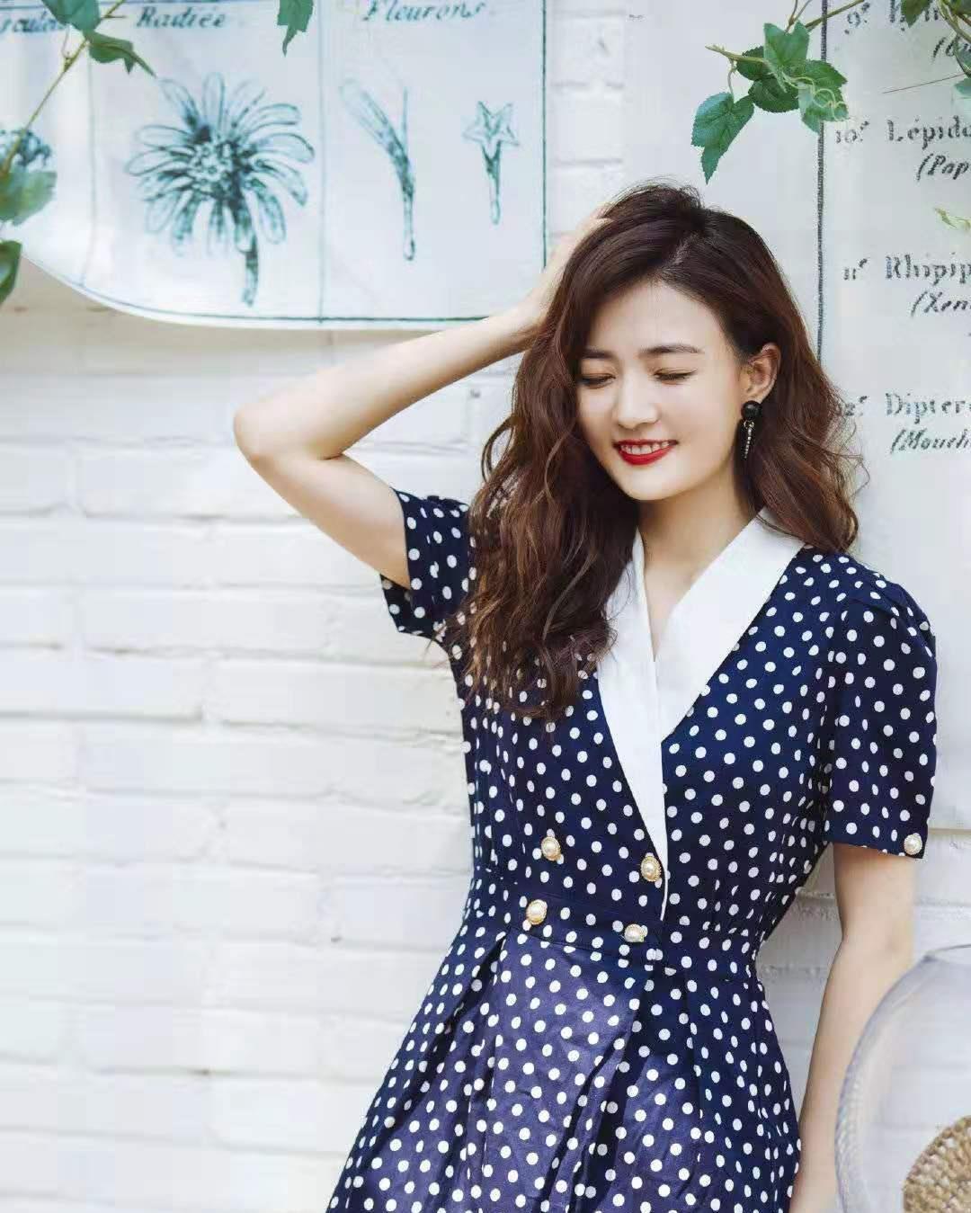 请叫我总监|脸上有4个特征的女生,很适合留黑长直!别傻傻烫卷发了