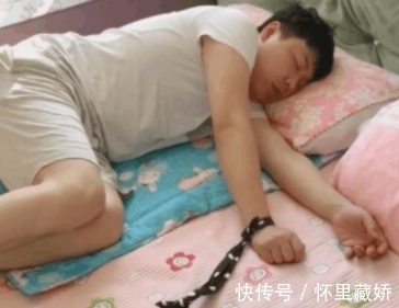 妈妈|妈妈不在家宝爸照看小宝宝,回来后看到眼前的画面,妈妈又气又笑