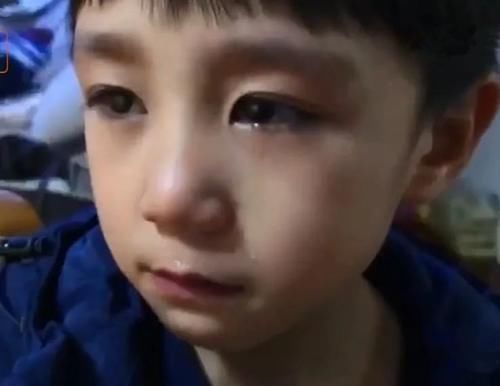 辅导作业|“几减5等于4?”姐姐教弟弟写作业被气哭,弟弟坐一旁表情亮了