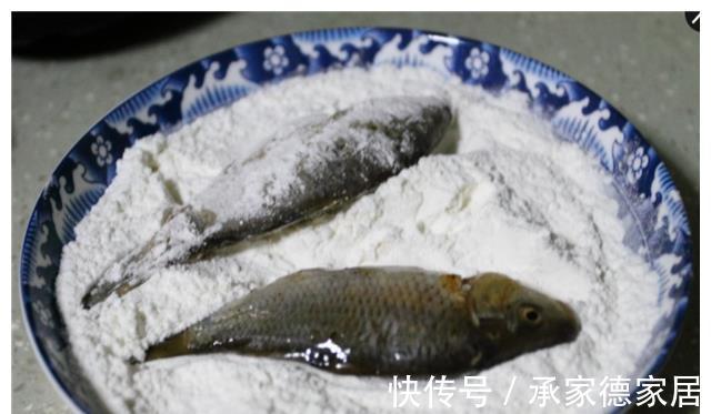 干面粉|椒盐香酥炸鱼做法,炸出来金黄酥脆,孩子一口一个,还不用吐刺!