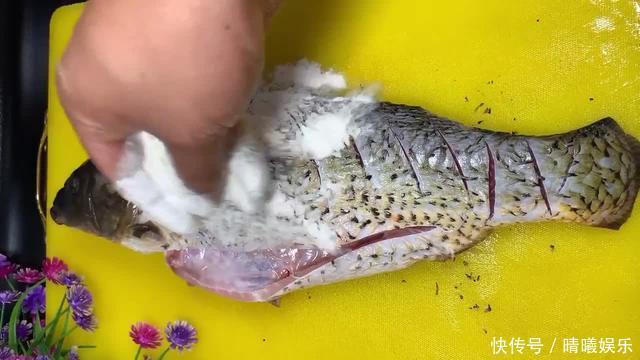 红烧鱼怎么做好吃2个环节很重要，肉质鲜嫩味美不腥又入味