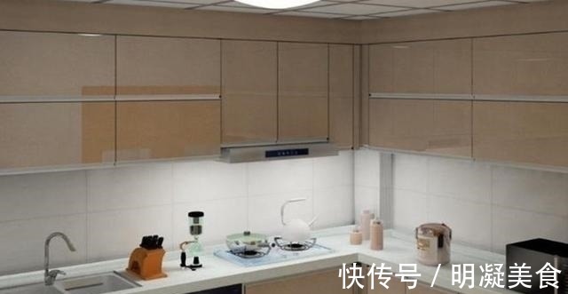 收纳|再装厨房我就知道了，柜子不打到底，留1㎡储藏室，归纳整齐省心