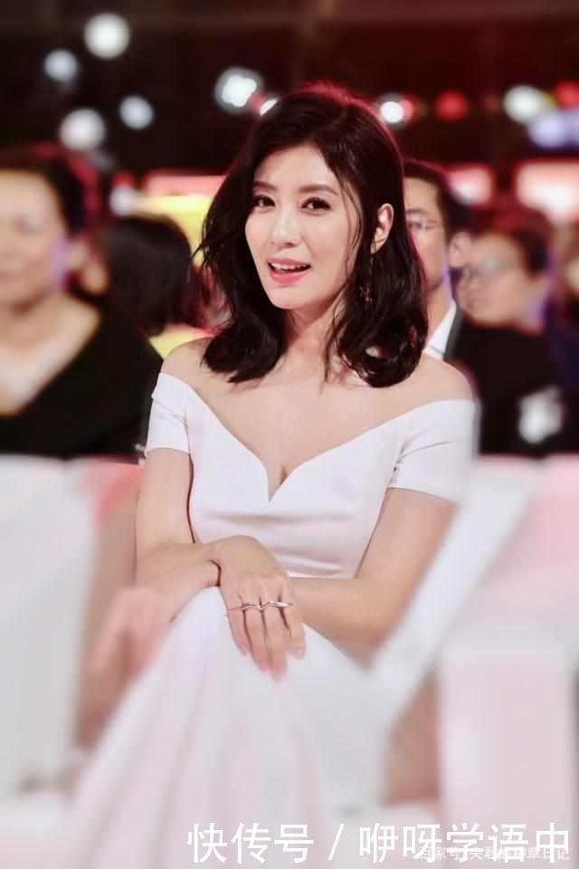 黑长直|黑长直已经过时了,今年流行这4种巨乖“卷发”,8成女生都适合