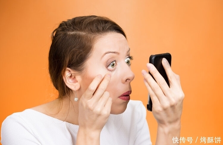 左眼跳财,右眼跳灾,其实是错误的,眼皮跳