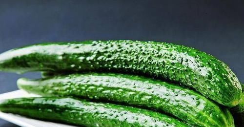 买黄瓜时,很容易买到激素黄瓜,学会这三招,买来的都是好黄瓜